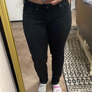 Black curvy skinny Levi’s